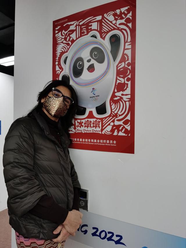 我已经堵住了他们的嘴、同时也用黑布袋套住了他们的头。